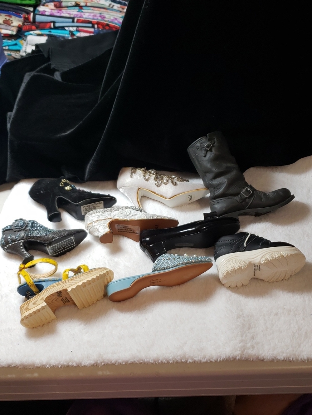 9 RIGHT SHOES - Picture 16 of 16